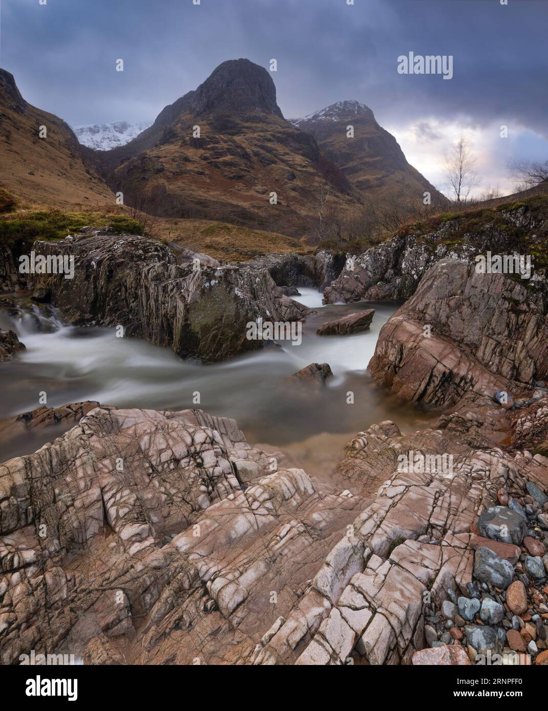 Due delle tre Sorelle di Glencoe, dell'incontro delle tre acque, Glencoe, Highlands, Scozia Foto Stock