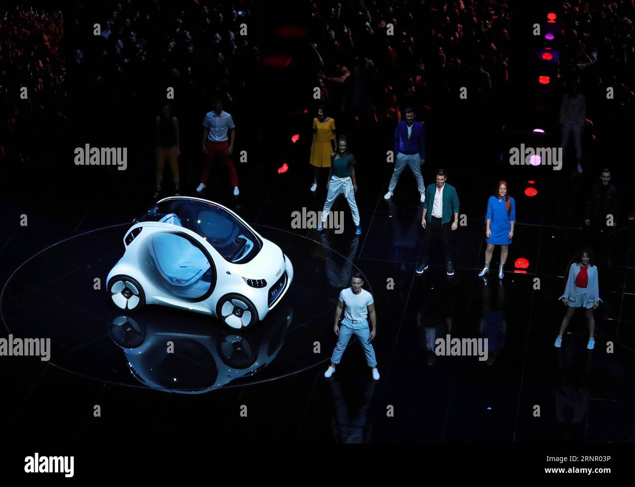 (170912) -- FRANCOFORTE, 12 settembre 2017 -- foto scattata il 12 settembre 2017 mostra un Daimler Smart Vision EQ per due auto elettriche autonome Concept in scena durante l'International Motor Show IAA 2017 a Francoforte, Germania. ) (Zjy) GERMANIA-FRANCOFORTE-2017 IAA LuoxHuanhuan PUBLICATIONxNOTxINxCHN Foto Stock