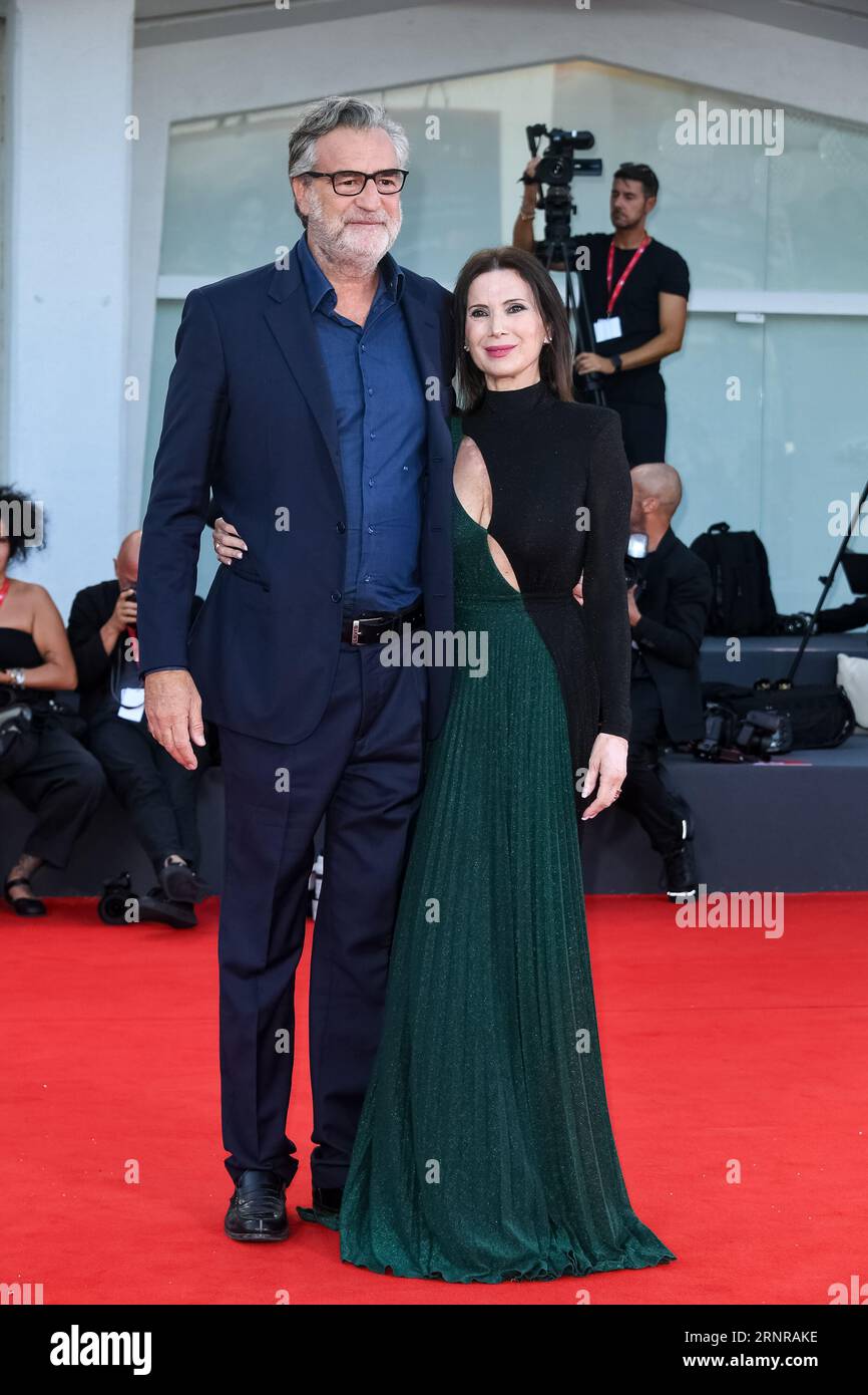 Max Tortora, Maria Teresa Merlino 80° Mostra del Cinema di Venezia tappeto rosso del film -Felicità- Venezia, Italia. 1 settembre 2023. © SGPItalia id 129573_037 * credito non esclusivo: SIPA US/Alamy Live News Foto Stock