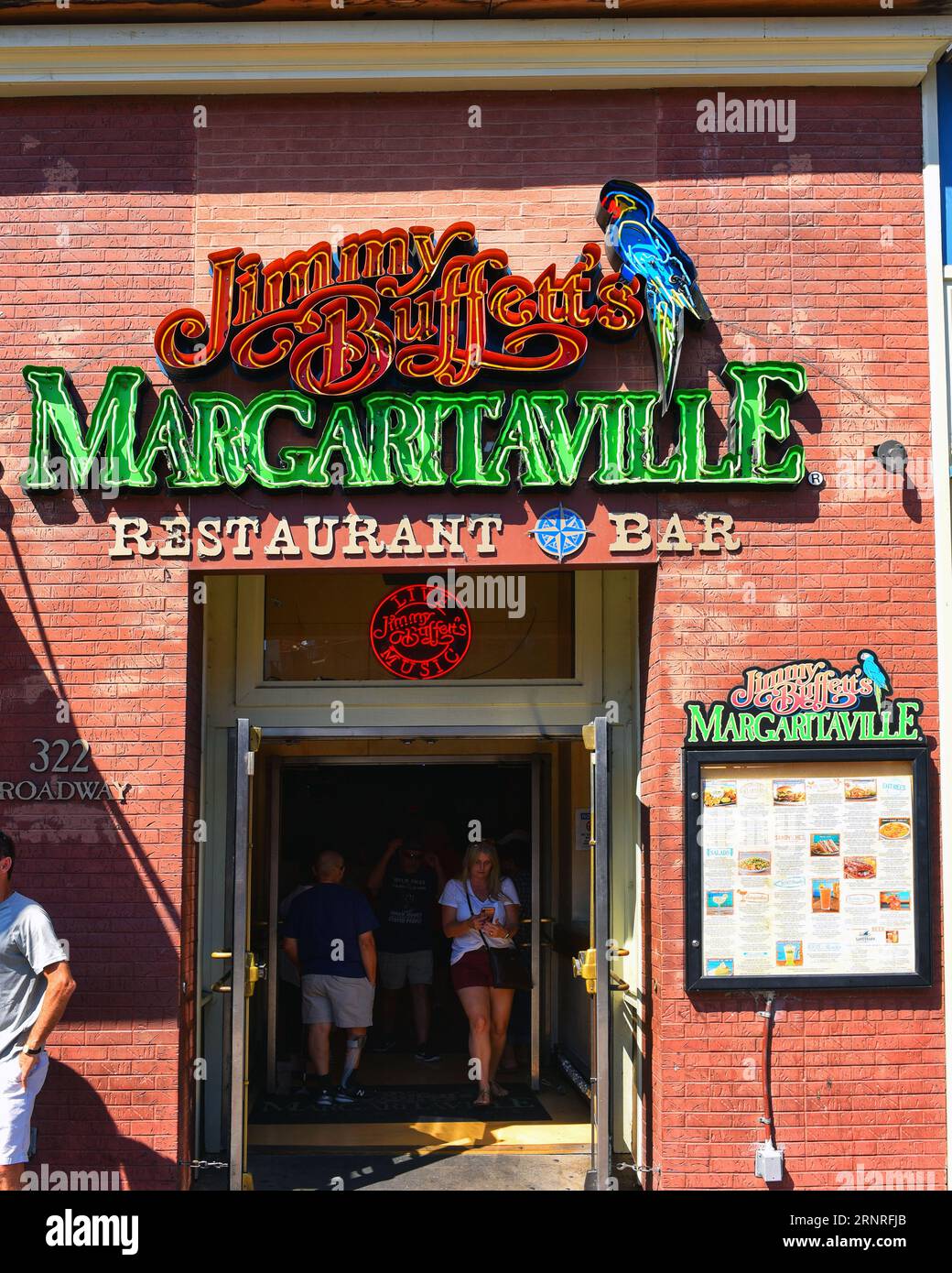 Nashville, Tennessee, USA - 21 settembre 2019: Il Jimmy buffet's Margaritaville Restaurant and bar on Broadway è una delle famose catene di ristoranti informali Foto Stock
