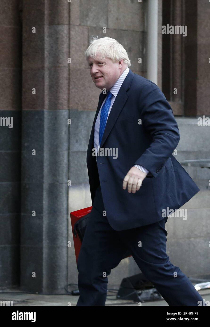 (171001) -- MANCHESTER (GRAN BRETAGNA), 1 ottobre 2017 -- il ministro degli Esteri britannico Boris Johnson arriva per il primo giorno della conferenza annuale del Partito Conservatore a Manchester, in Gran Bretagna, il 1° ottobre 2017. La conferenza annuale del Partito Conservatore si tiene qui dal 1° al 4 ottobre ). BRITAIN-MANCHESTER-PARTITO CONSERVATORE-CONFERENZA ANNUALE HANXYAN PUBLICATIONXNOTXINXCHN Foto Stock