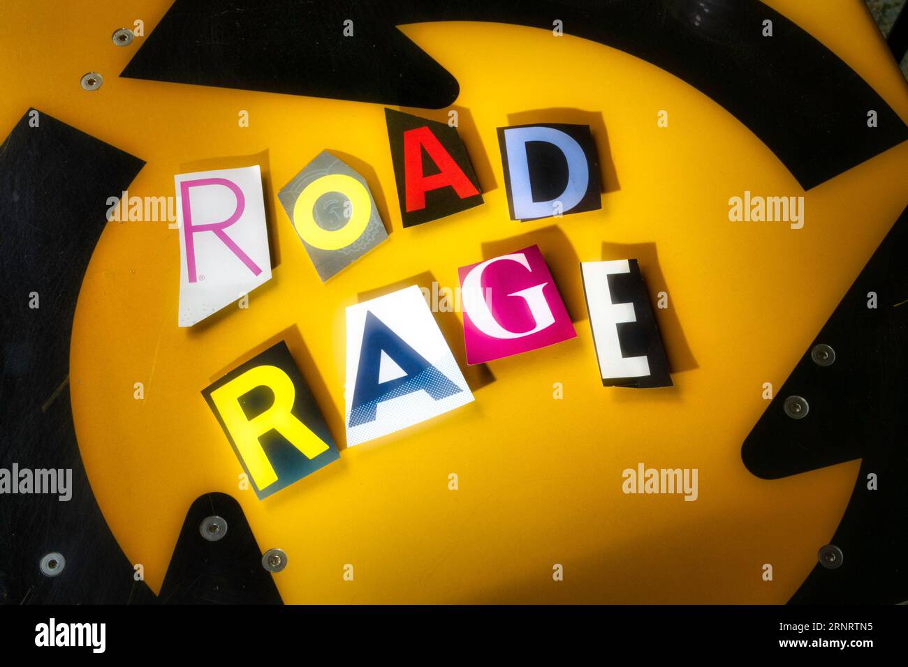 Il concetto di "Road Rage" è scritto in tipografia stile riscatto, USA 2023 Foto Stock