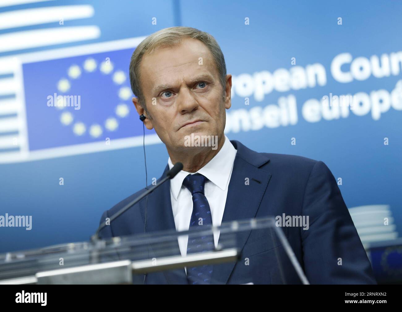 (171020) -- BRUXELLES, 20 ottobre 2017 -- il presidente del Consiglio europeo Donald Tusk partecipa a una conferenza stampa con il presidente della commissione europea Jean-Claude Juncker (non visto) al termine di un vertice UE di due giorni a Bruxelles, in Belgio, il 20 ottobre 2017. )(zjl) BELGIO-BRUXELLES-VERTICE UE-SECONDO GIORNO YexPingfan PUBLICATIONxNOTxINxCHN Foto Stock