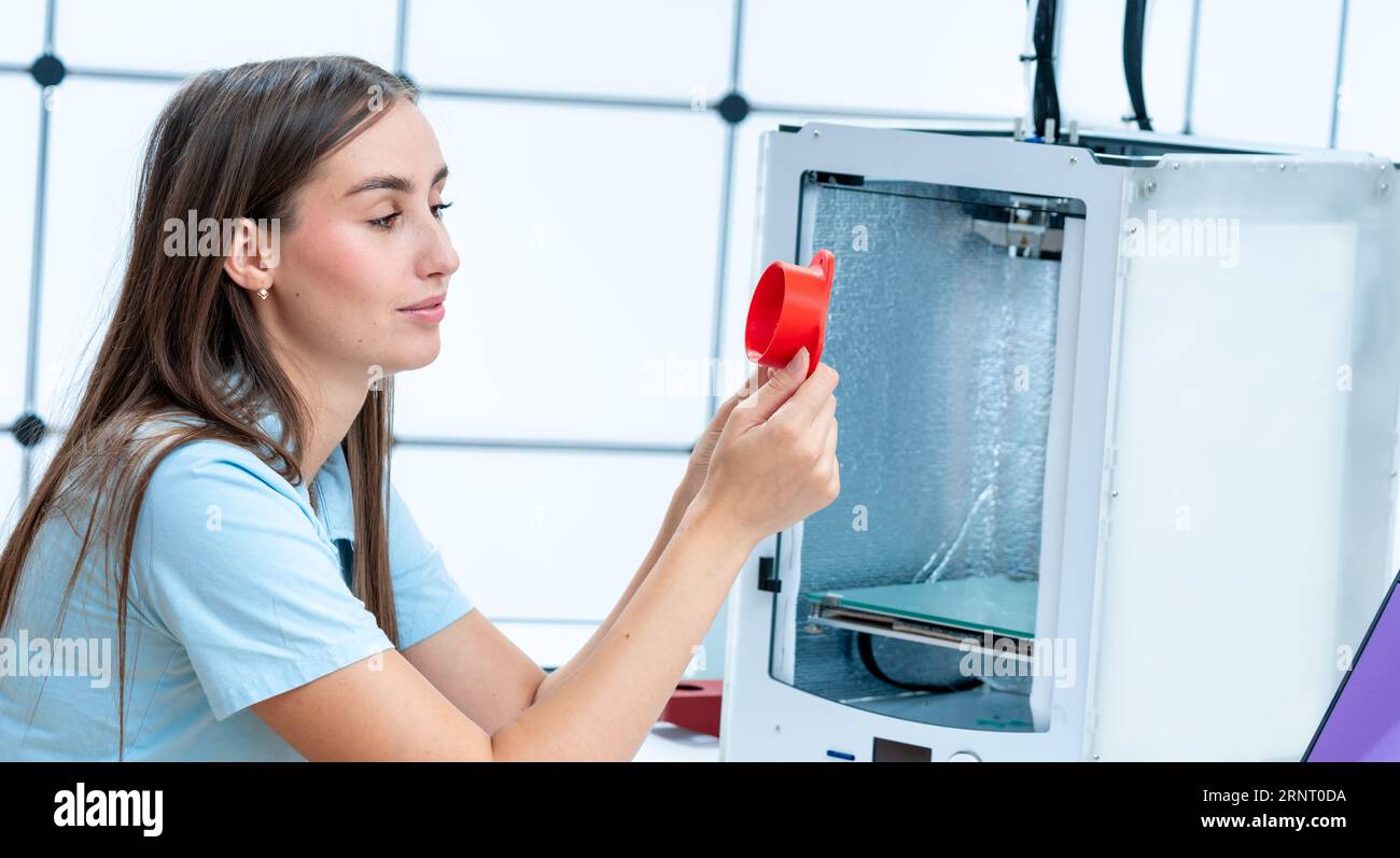 Conservazione ambientale: La stampa 3D è impiegata negli sforzi di conservazione per creare repliche di specie in via di estinzione, barriere coralline e abitudine naturale Foto Stock