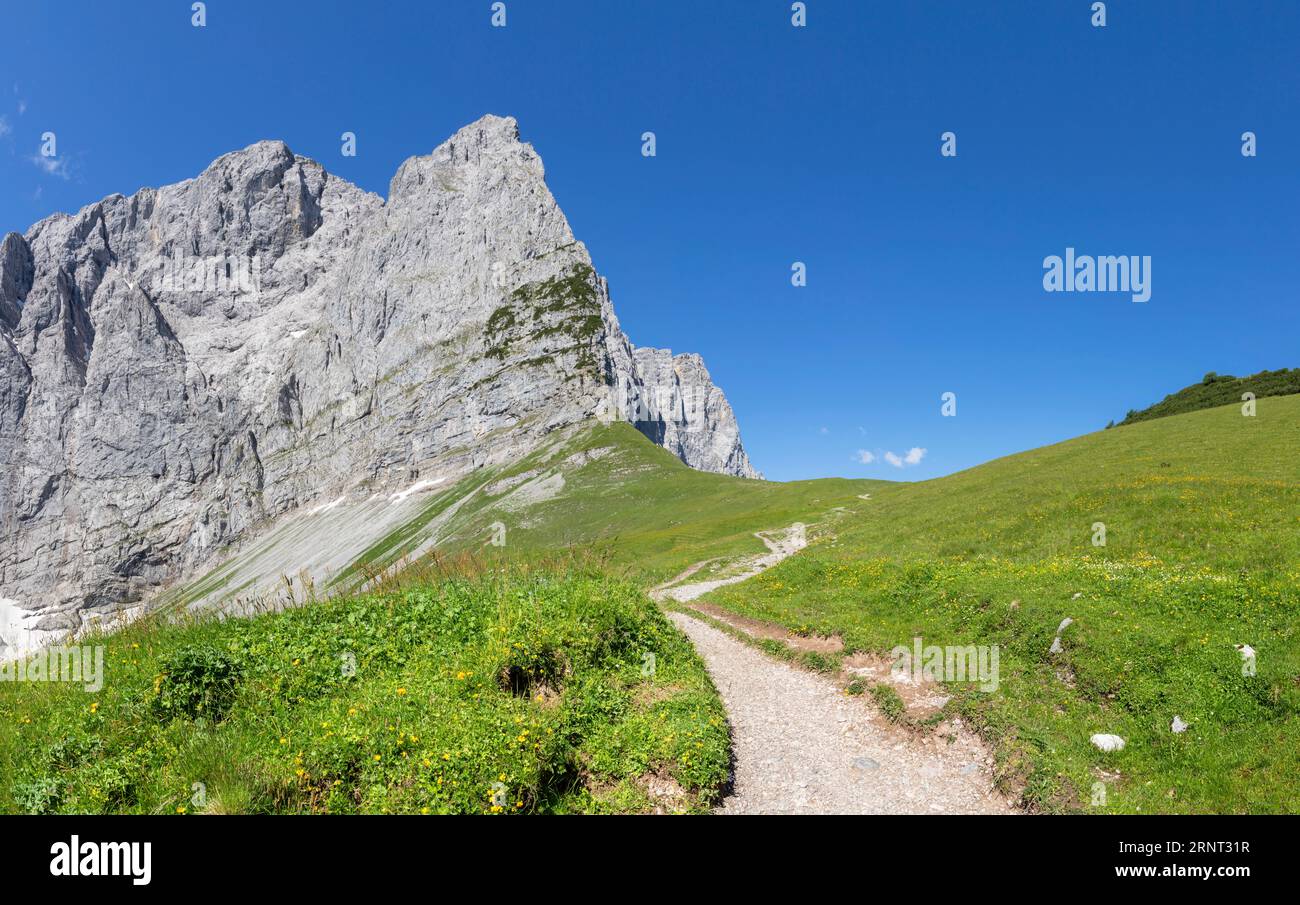 Le pareti settentrionali dei monti Karwendel - picco Dreizinken spitze Foto Stock