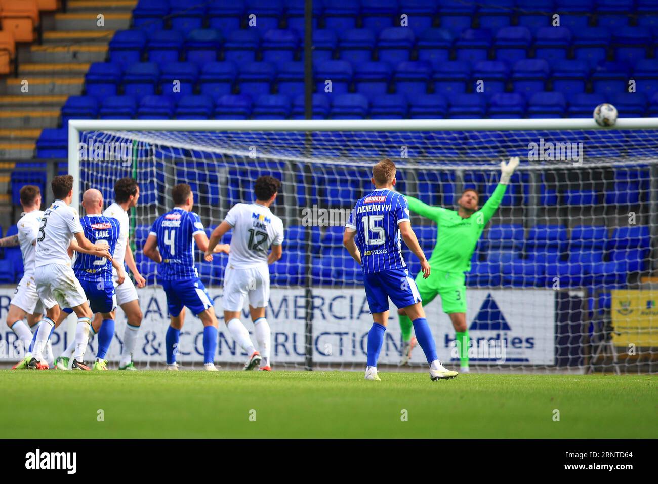 McDiarmid Park, Perth, Regno Unito. 2 settembre 2023. Scottish Premiership Football, St Johnstone contro Dundee; Chris Kane di St Johnstone arriva al bar da un titolo di testa Credit: Action Plus Sports/Alamy Live News Foto Stock