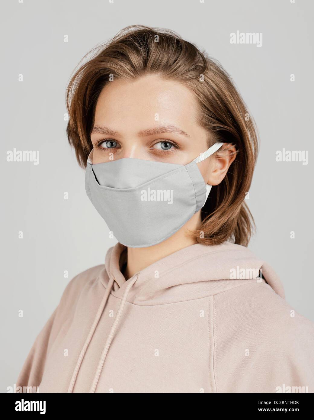 Felpa cappuccio donna con maschera Foto stock - Alamy