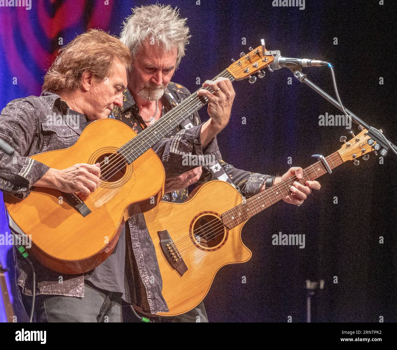 Due dei tre membri del frontman della band: Peter Howarth, Singer of the Group Hollies dal 2004 (a sinistra) e Pete Lincoln della Band Sweet Foto Stock
