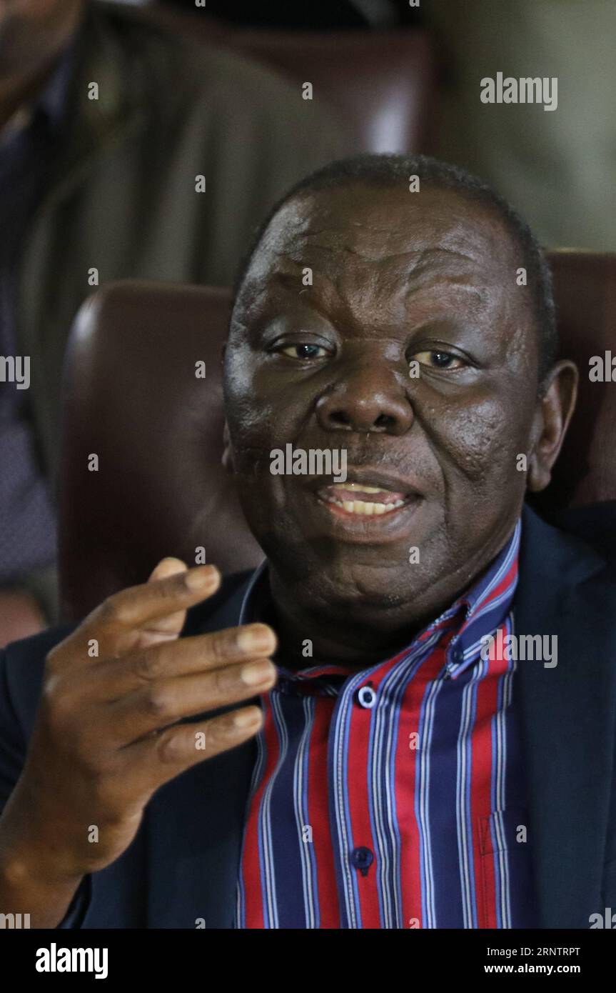 (171117) -- HARARE, 17 novembre 2017 () - il leader del movimento di opposizione per il cambiamento democratico dello Zimbabwe Morgan Tsvangirai, ha tenuto una conferenza stampa a Harare, Zimbabwe, 16 novembre 2017. Giovedì Morgan Tsvangirai ha esortato il presidente Robert Mugabe a dimettersi e spianare la strada a elezioni democratiche. () (gj) ZIMBABWE-HARARE-OPPOSIZIONE LEADER-MECCANISMO TRANSITORIO Xinhua PUBLICATIONxNOTxINxCHN Foto Stock