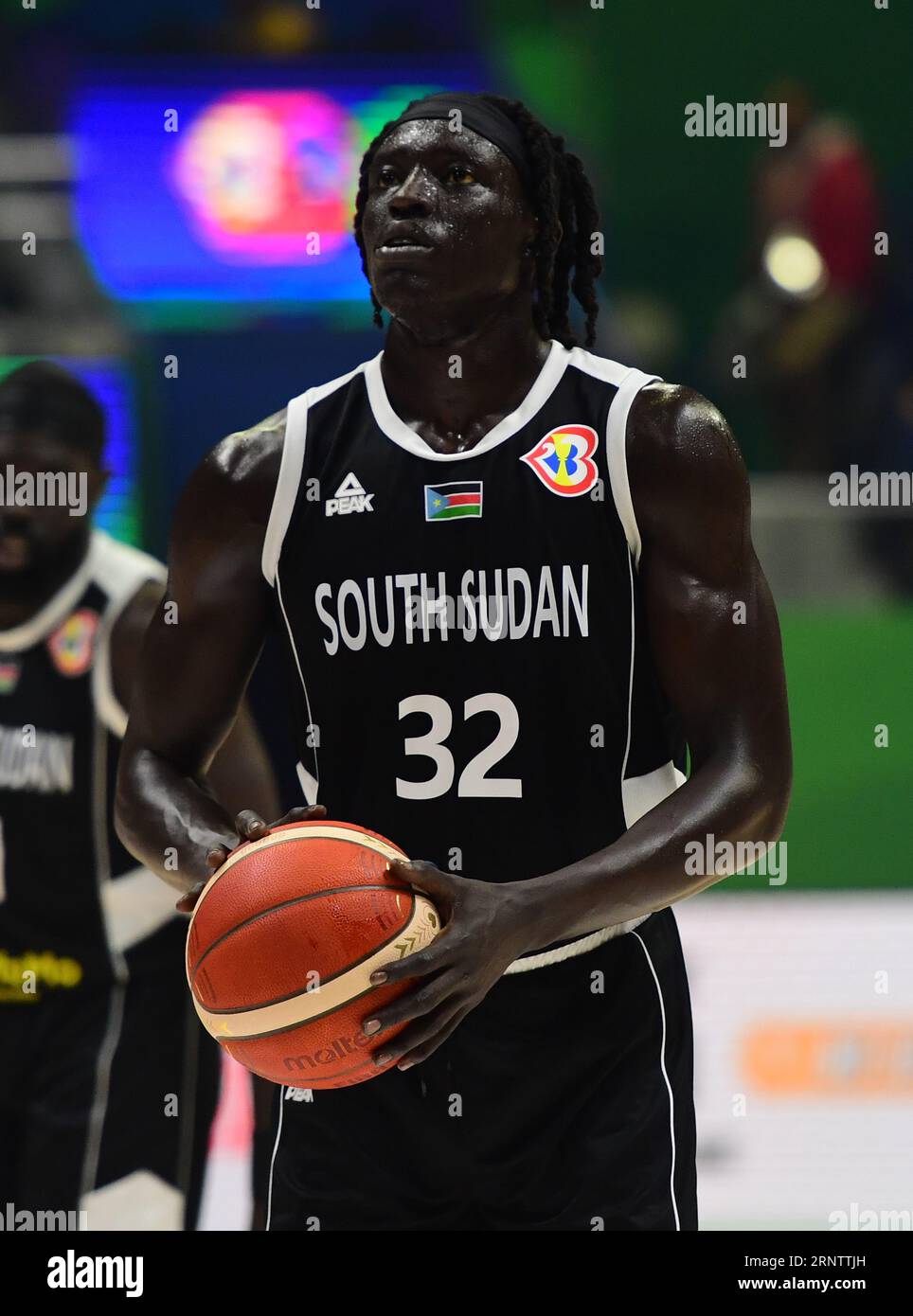 Quezon, Filippine. 2 settembre 2023. Wengyen Gabriel della squadra di basket maschile del Sud Sudan in azione durante la partita di Coppa del mondo di pallacanestro maschile FIBA 2023 tra Angola e Sud Sudan tenutasi all'Araneta Coliseum. Punteggio finale Angola 78:101 Sud Sudan. Credito: SOPA Images Limited/Alamy Live News Foto Stock