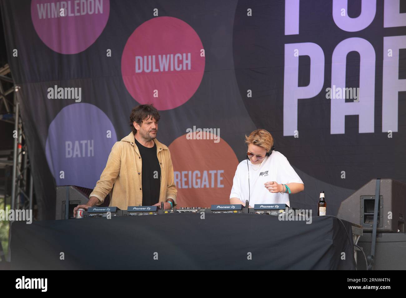 Londra, Regno Unito. 2 settembre 2023. La Roux e Jamie Reynolds girano alcuni brani del sabato pomeriggio al festival Pub in the Park di Chiswick, West London. Cristina Massei/Alamy Live News Foto Stock