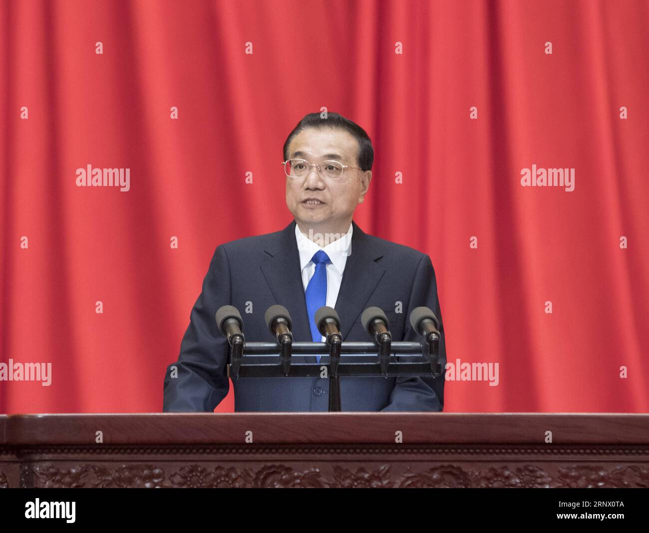 (180108) -- PECHINO, 8 gennaio 2018 -- il Premier cinese li Keqiang si rivolge alla National Science and Technology Award Conference a Pechino, capitale della Cina, 8 gennaio 2018. ) (XZY) CHINA-BEIJING-LI KEQIANG-SCIENCE AND TECHNOLOGY AWARD CONFERENCE (CN) WANGXYE PUBLICATIONXNOTXINXCHN Foto Stock