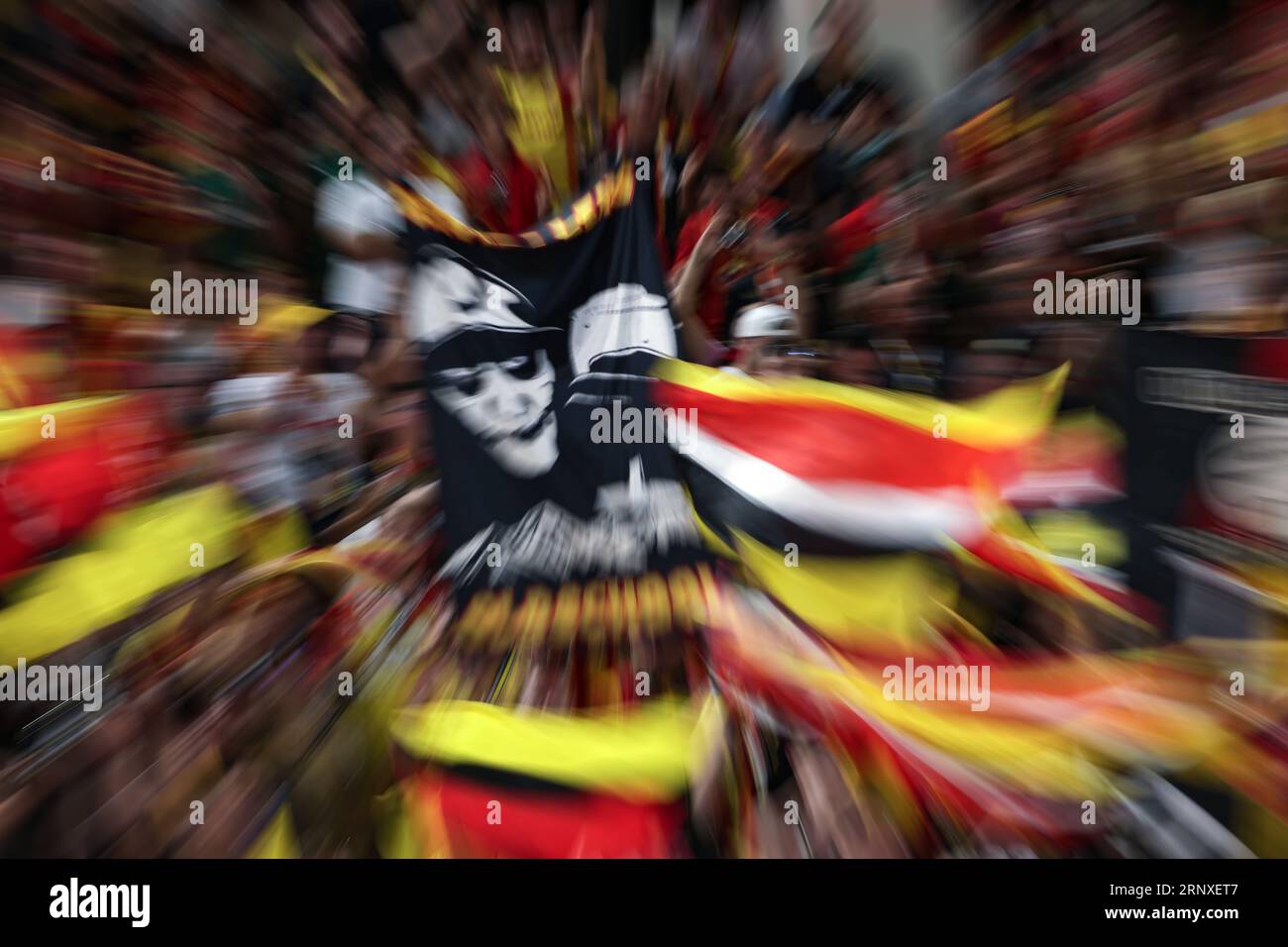 Monaco, Monaco. 2 settembre 2023. I tifosi del RC Lens fanno il tifo per la loro squadra durante la partita di Ligue 1 allo Stade Louis II di Monaco. Il credito fotografico dovrebbe leggere: Jonathan Moscrop/Sportimage Credit: Sportimage Ltd/Alamy Live News Foto Stock