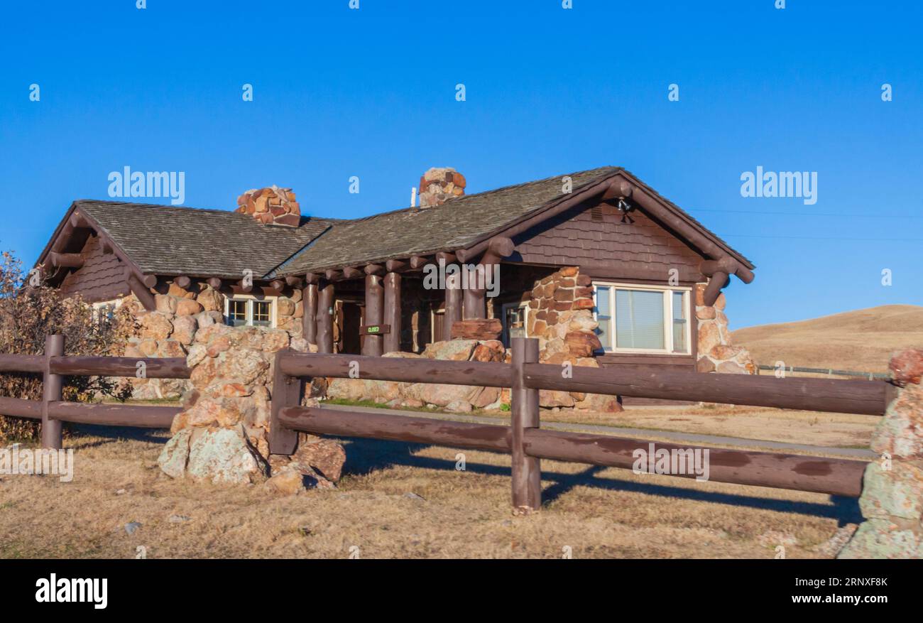 Log Cabin nel Custer State Park, South Dakota, all'inizio di novembre. Foto Stock