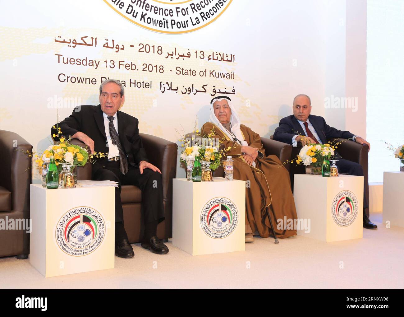 (180213) -- CITTÀ DEL KUWAIT, 13 febbraio 2018 -- il presidente della Commissione nazionale per gli investimenti irachena Sami al-Araji, il presidente della camera di commercio e dell'industria in Kuwait Ali Mohammed Thunayan al-Ghanim e il ministro della pianificazione irachena Salman al Jumaili (da L a R) partecipa alla conferenza sugli investimenti in Iraq, il 13 febbraio 2018, a Kuwait City, Kuwait. La conferenza è uno degli eventi che comprendono la Conferenza internazionale del Kuwait per la ricostruzione dell'Iraq (KICRI), che ha preso il via lunedì a Kuwait City. ) (psw) CONFERENZA KUWAIT-KUWAIT SUGLI INVESTIMENTI IN IRAQ NiexYunpeng PUBLICATIONxNOTx Foto Stock