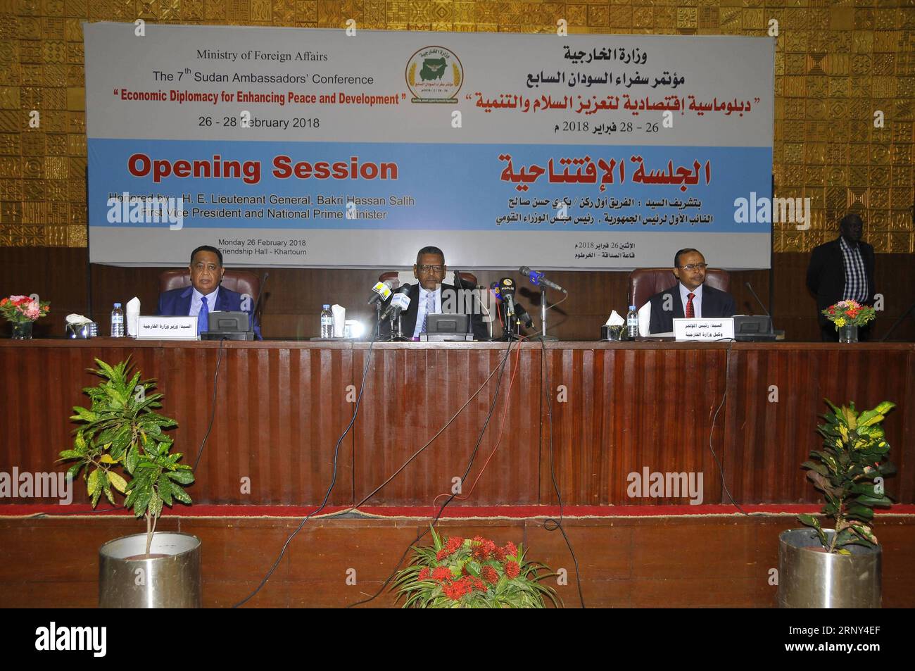 (180226) -- KHARTOUM, 26 febbraio 2018 -- la settima Conferenza degli ambasciatori sudanesi all'estero si tiene a Khartoum, Sudan, 26 febbraio 2018, per rafforzare le relazioni esterne del Sudan. ) CONFERENZA DEGLI AMBASCIATORI SUDAN-KHARTOUM MohamedxKhidir PUBLICATIONxNOTxINxCHN Foto Stock