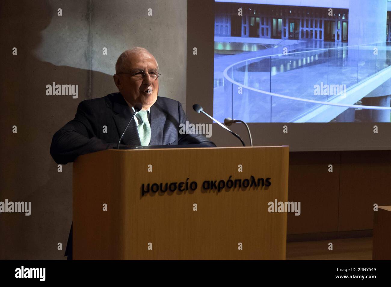 (180227) -- ATENE, 27 febbraio 2018 -- Direttore del Museo dell'Acropoli il Prof. Dimitris Pantermalis presenta la mostra temporanea Eleusis, i grandi misteri al Museo dell'Acropoli di Atene, Grecia, il 25 febbraio 2018. Una nuova mostra temporanea dedicata ai Misteri Elefsiniani è stata inaugurata presso il Museo dell'Acropoli nella capitale greca il lunedì, portando i visitatori a un viaggio di ritorno in uno dei più importanti siti religiosi dell'antica Grecia, rimasto segreto nei secoli. GRECIA-ATENE-MUSEO DELL'ACROPOLI-MOSTRA LefterisxPartsalis PUBLICATIONxNOTxINxCHN Foto Stock