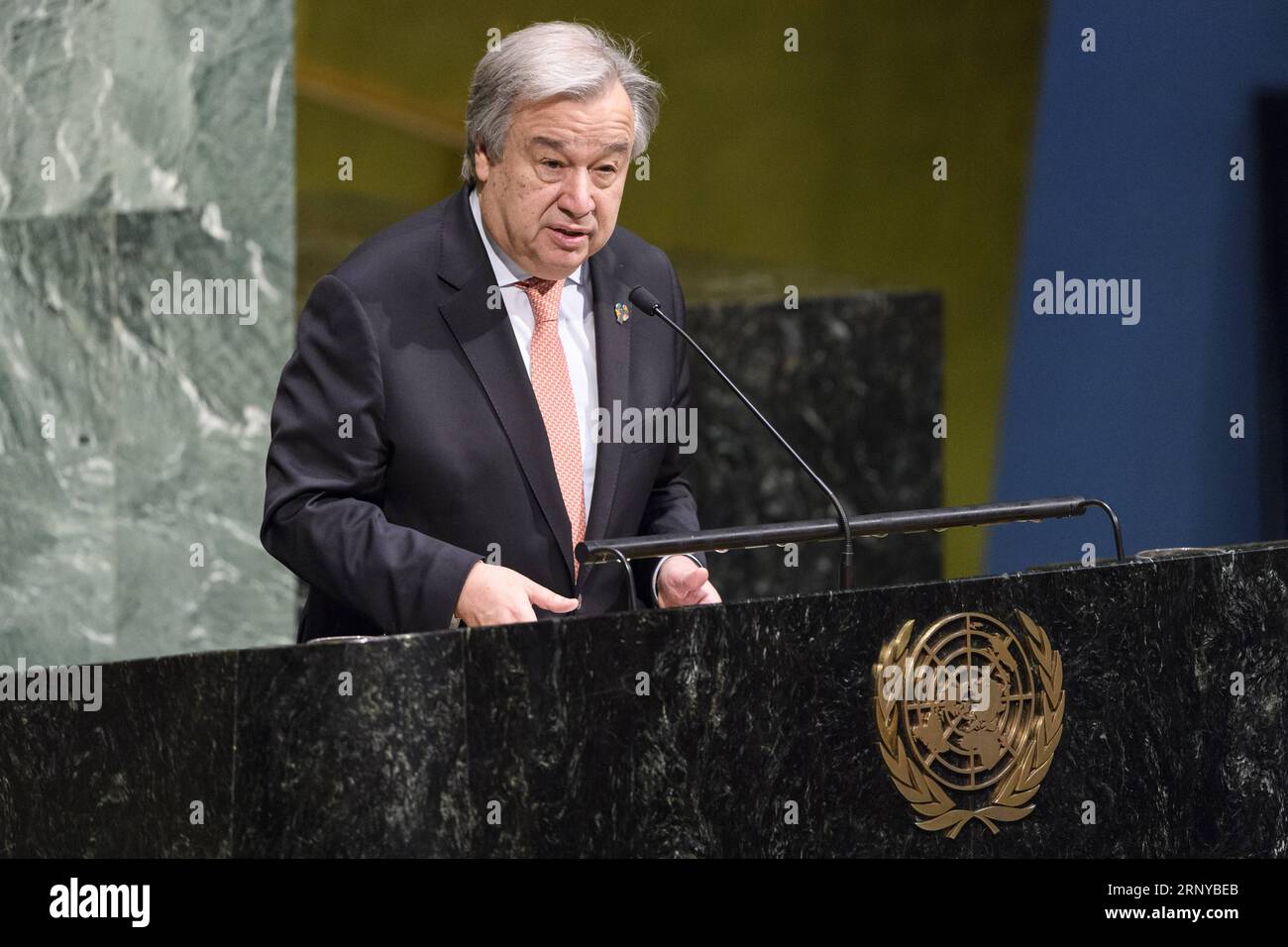 (180308) -- NAZIONI UNITE, 8 marzo 2018 -- il Segretario generale delle Nazioni Unite Antonio Guterres affronta un'osservanza della giornata internazionale della donna sotto il tema Time is Now: Attivisti rurali e urbani che trasformano la vita delle donne nella sede delle Nazioni Unite a New York, 8 marzo 2018. Giovedì, il Segretario generale delle Nazioni Unite Antonio Guterres ha chiesto un'azione volta a rafforzare le donne e le ragazze in occasione della giornata internazionale della donna. Foto ONU/) GIORNATA INTERNAZIONALE DELLE DONNE ManuelxElias PUBLICATIONxNOTxINxCHN Foto Stock