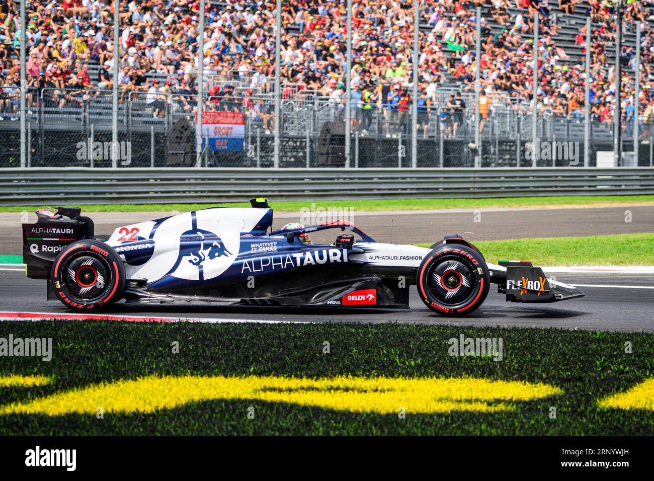 Milano, Italia. 1 settembre 2023. Il pilota giapponese della Scuderia AlphaTauri Yuki Tsunoda gareggia durante la prima sessione di prove libere del weekend di F1 all'autodromo Nazionale di Monza. Credito: SOPA Images Limited/Alamy Live News Foto Stock