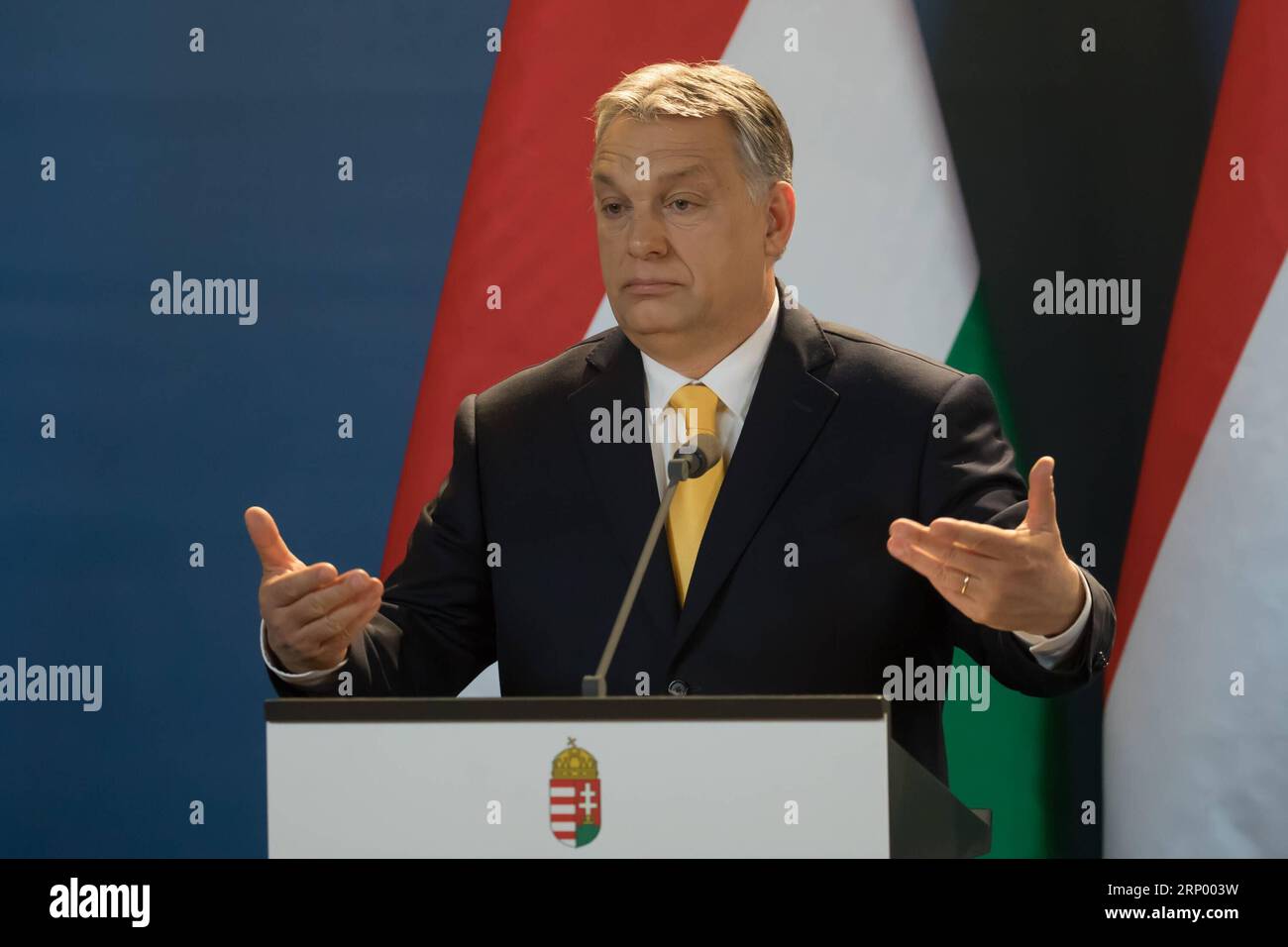(180410) -- BUDAPEST, 10 aprile 2018 -- il primo ministro ungherese Viktor Orban parla durante una conferenza stampa a Budapest, in Ungheria, il 10 aprile 2018. Viktor Orban, che ha vinto un terzo mandato consecutivo alle elezioni generali tenutesi l'8 aprile, martedì ha detto che avrebbe istituito una nuova struttura governativa. UNGHERIA-BUDAPEST-PM-CONFERENZA STAMPA AttilaxVolgyi PUBLICATIONxNOTxINxCHN Foto Stock