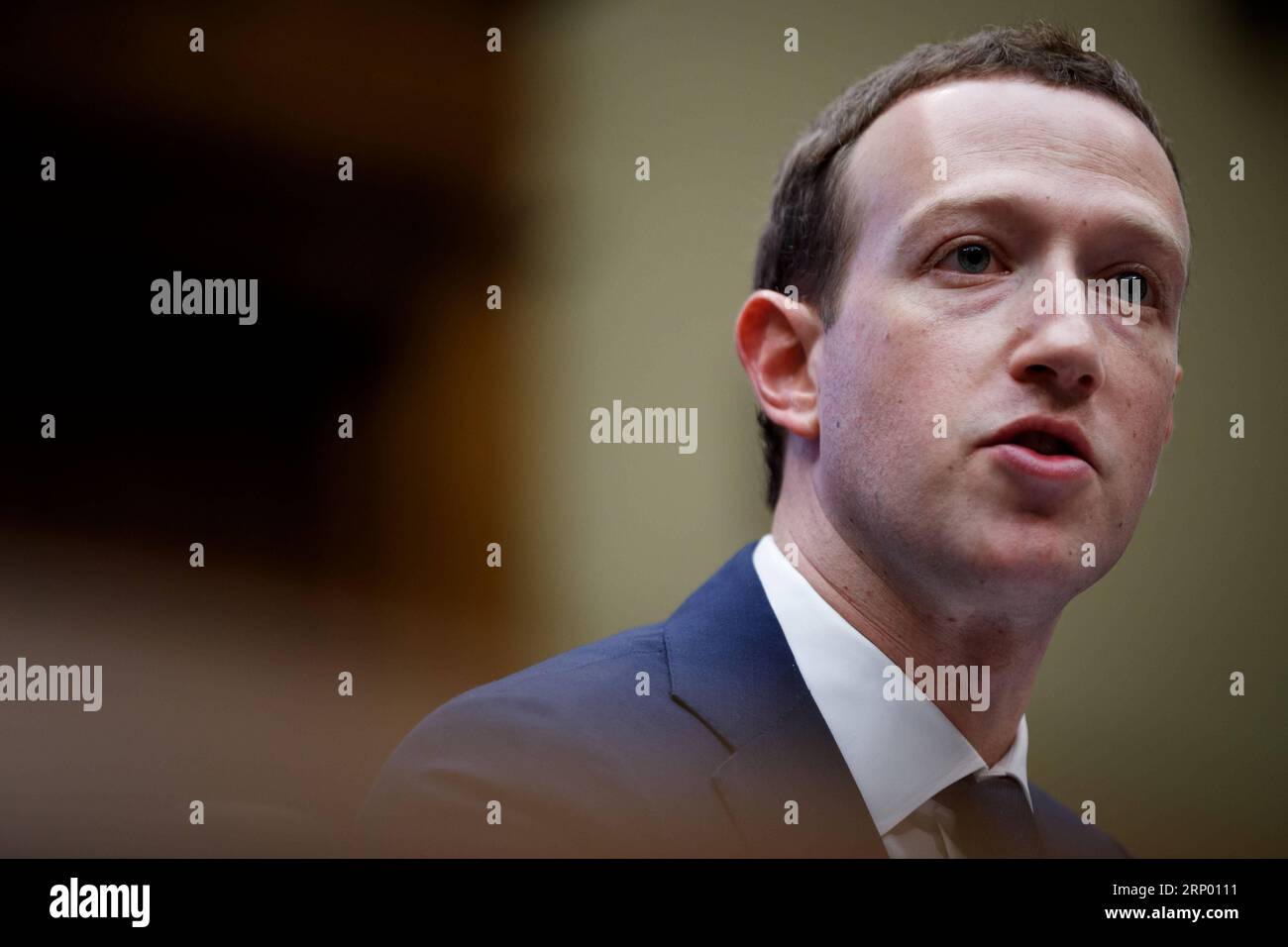 (180411) -- WASHINGTON, 11 aprile 2018 -- il CEO di Facebook Mark Zuckerberg testimonia davanti alla House Energy and Commerce Committee di Capitol Hill a Washington D.C., negli Stati Uniti, l'11 aprile 2018. ) U.S.-WASHINGTON D.C.-FACEBOOK-ZUCKERBERG-HEARING TINGXSHEN PUBLICATIONXNOTXINXCHN Foto Stock