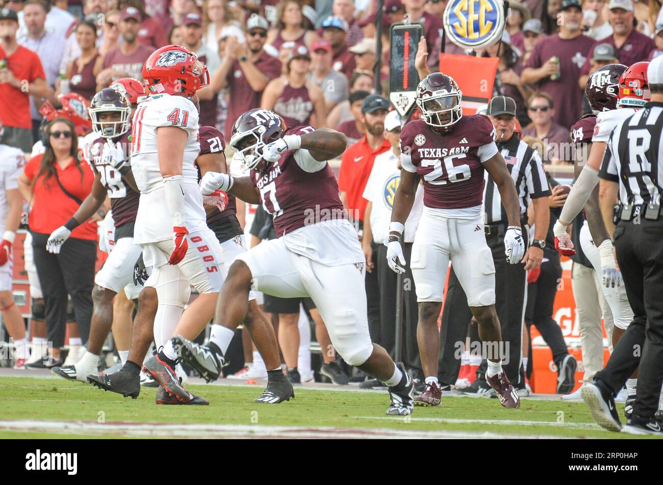 1 settembre 2023: Il defensive lineman del Texas A&M Aggies Albert Regis #17 festeggia dopo aver fermato l'attacco il 4th down durante la partita di football NCAA della stagione tra l'Università del New Mexico Lobos e la Texas A&M University Aggies a Kyle Field, College Station, Texas. Aggies vince su Lobos, 52-10. Patrick Green/CSM (immagine di credito: © Patrick Green/Cal Sport Media) Foto Stock