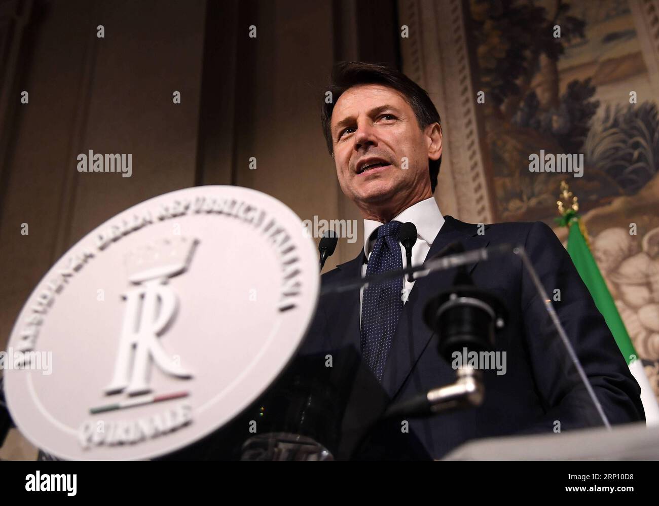 (180531) -- ROMA, 31 maggio 2018 -- Giuseppe Conte tiene una conferenza stampa dopo l'incontro con il presidente italiano Sergio Mattarella a Roma, Italia, il 31 maggio 2018. Il professore di diritto italiano Giuseppe Conte è stato riconfermato come primo Ministro designato per guidare un governo di coalizione giovedì, ha dichiarato il palazzo presidenziale. ) ITALIA-ROMA-GIUSEPPE CONTE-PM-DESIGNATA ALBERTOXLINGRIA PUBLICATIONXNOTXINXCHN Foto Stock