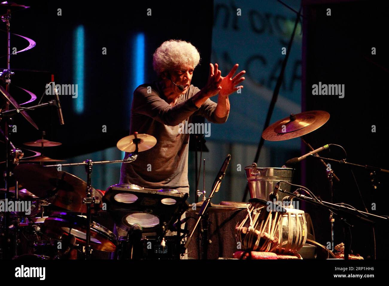 (180708) -- BUCAREST, 8 luglio 2018 -- il percussionista indiano Trilok Gurtu si esibisce durante il 7 ° Bucarest Jazz Festival a Bucarest, Romania, 7 luglio 2018. ) (gj) ROMANIA-BUCAREST-JAZZ FESTIVAL CristianxCristel PUBLICATIONxNOTxINxCHN Foto Stock