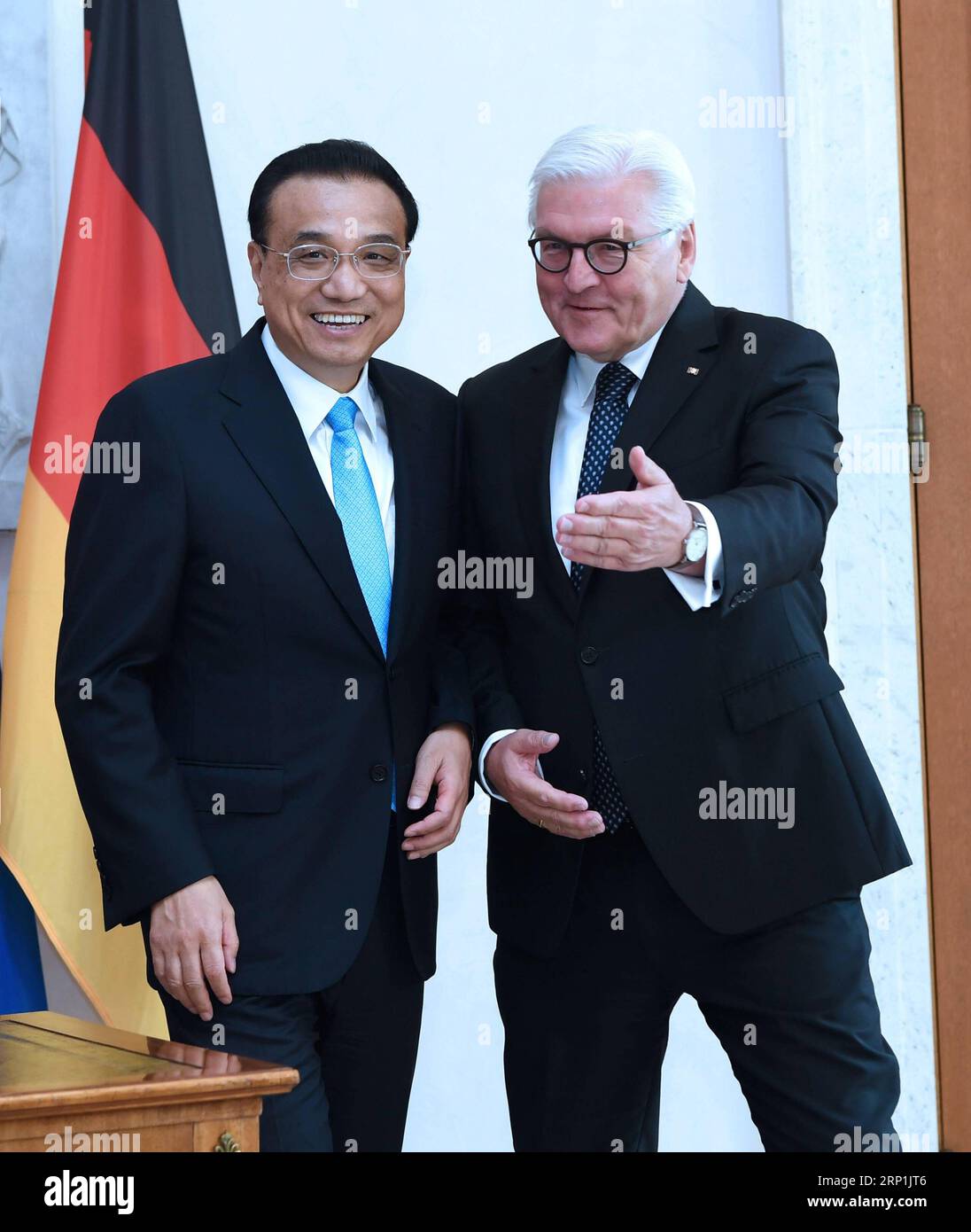 (180710) -- BERLINO, 10 luglio 2018 -- il Premier cinese li Keqiang (L) incontra il presidente tedesco Frank-Walter Steinmeier a Berlino, Germania, 9 luglio 2018. )(wsw) CINA-GERMANIA-BERLINO-li KEQIANG-STEINMEIER-MEETING RaoxAimin PUBLICATIONxNOTxINxCHN Foto Stock