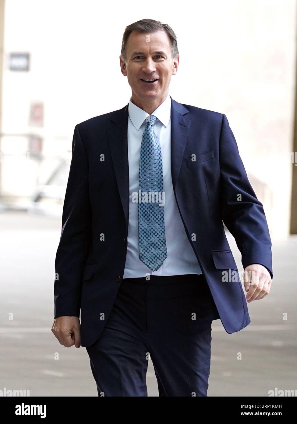 Il Cancelliere dello Scacchiere Jeremy Hunt, arriva alla BBC Broadcasting House di Londra, per apparire nel programma di attualità della BBC One, Sunday with Laura Kuenssberg. Data foto: Domenica 3 settembre 2023. Foto Stock