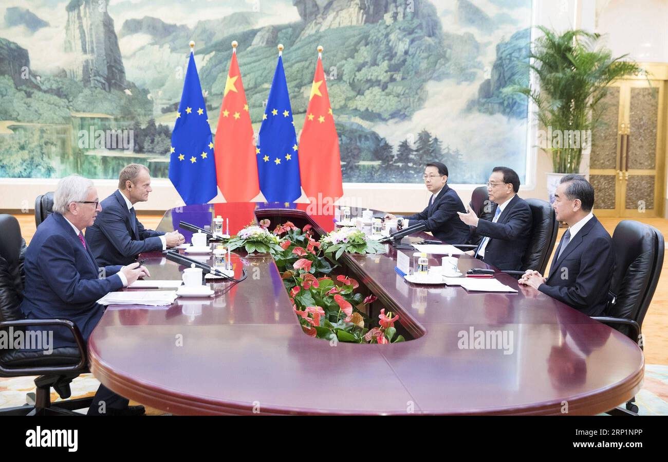 (180716) -- PECHINO, 16 luglio 2018 -- il Premier cinese li Keqiang, il presidente del Consiglio europeo Donald Tusk e il presidente della Commissione europea Jean-Claude Juncker co-presidente del ventesimo incontro dei leader Cina-UE presso la grande sala del popolo a Pechino, capitale della Cina, il 16 luglio 2018. )(MCG) CHINA-EU-LEADERS MEETING-LI KEQIANG-TUSK-JUNCKER (CN) HUANGXJINGWEN PUBLICATIONXNOTXINXCHN Foto Stock