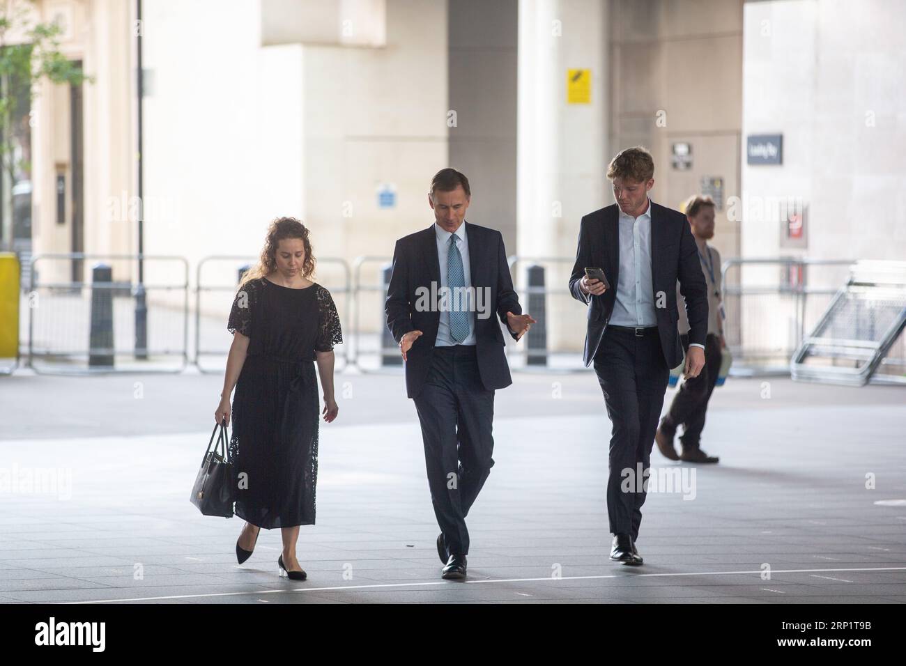 Londra, Regno Unito. 3 settembre 2023. Il Cancelliere dello Scacchiere Jeremy Hunt è visto fuori dalla BBC mentre appare domenica con lo show di Laura Kuenssberg..Credit: Tayfun salci / Alamy Live News Foto Stock