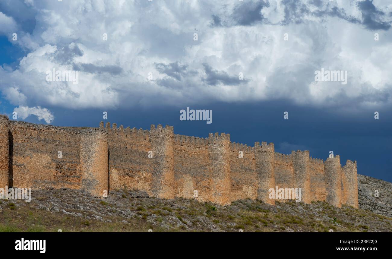 Vista sul bellissimo castello di Berlanga de Duero nella provincia di Soria, Spagna. Foto Stock