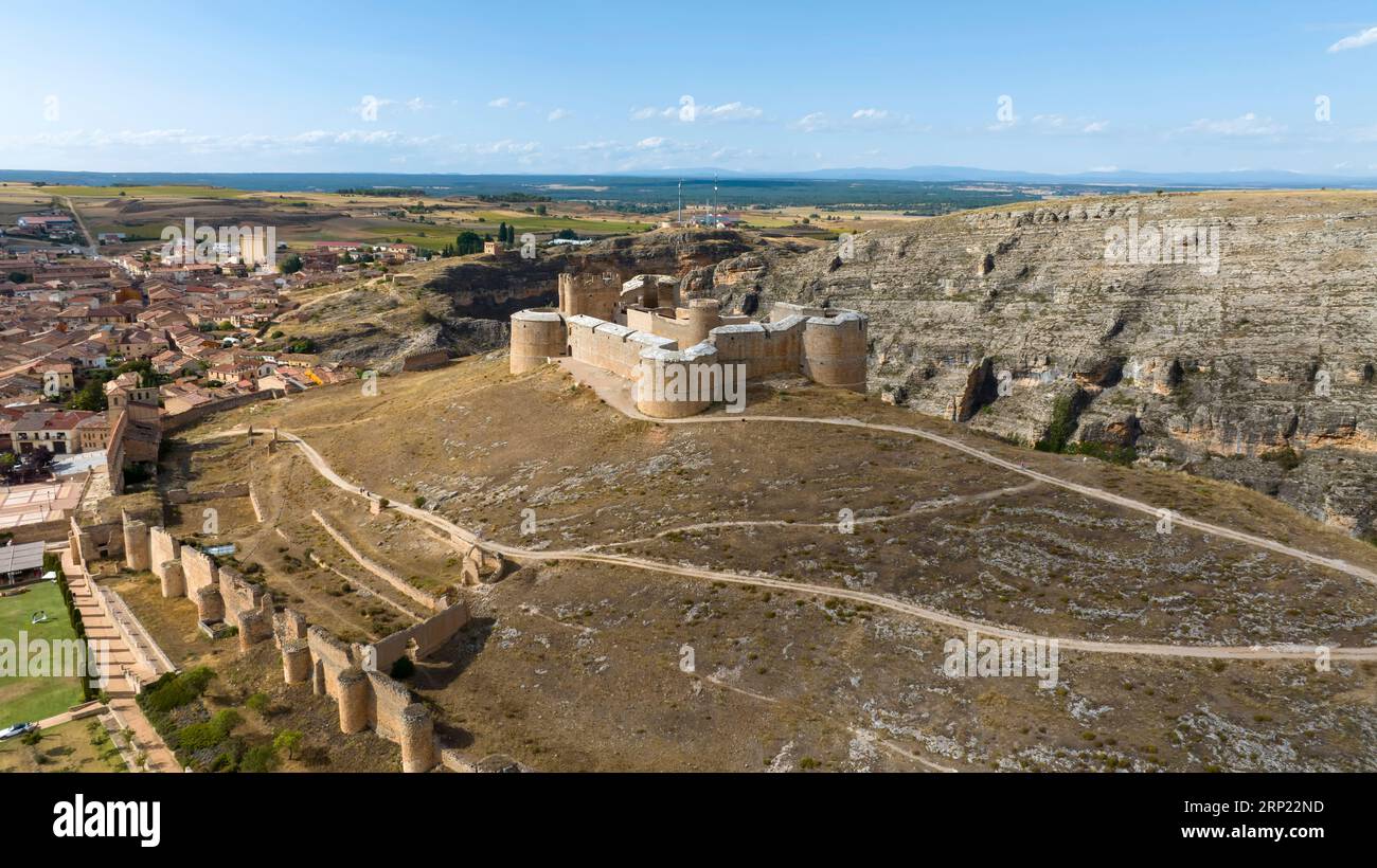 Vista sul bellissimo castello di Berlanga de Duero nella provincia di Soria, Spagna. Foto Stock