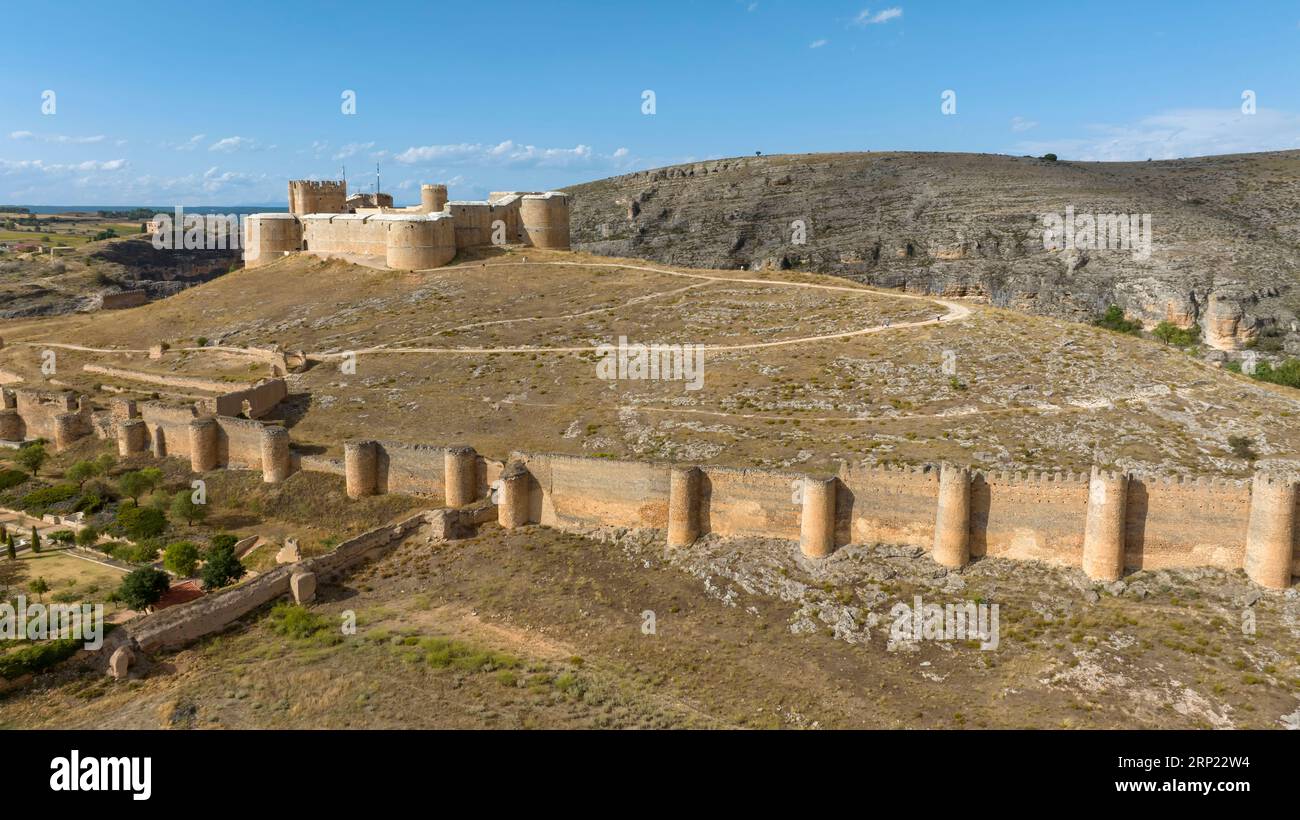 Vista sul bellissimo castello di Berlanga de Duero nella provincia di Soria, Spagna Foto Stock