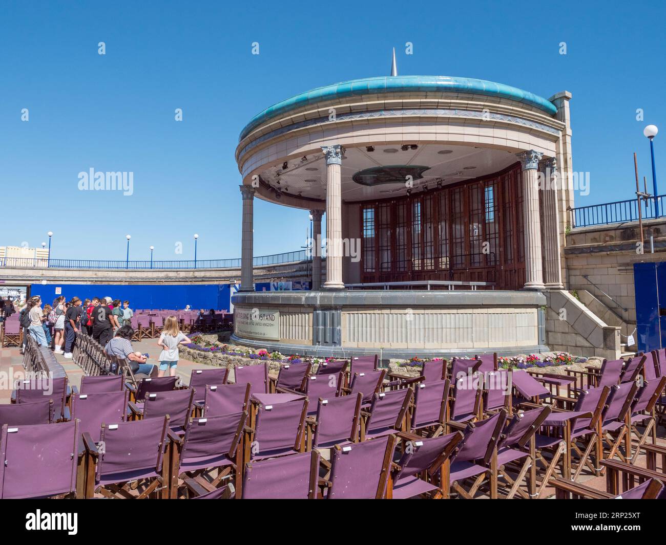 Eastbourne Bandstand on Grand Parade, Eastbourne, East Sussex, Regno Unito. Foto Stock