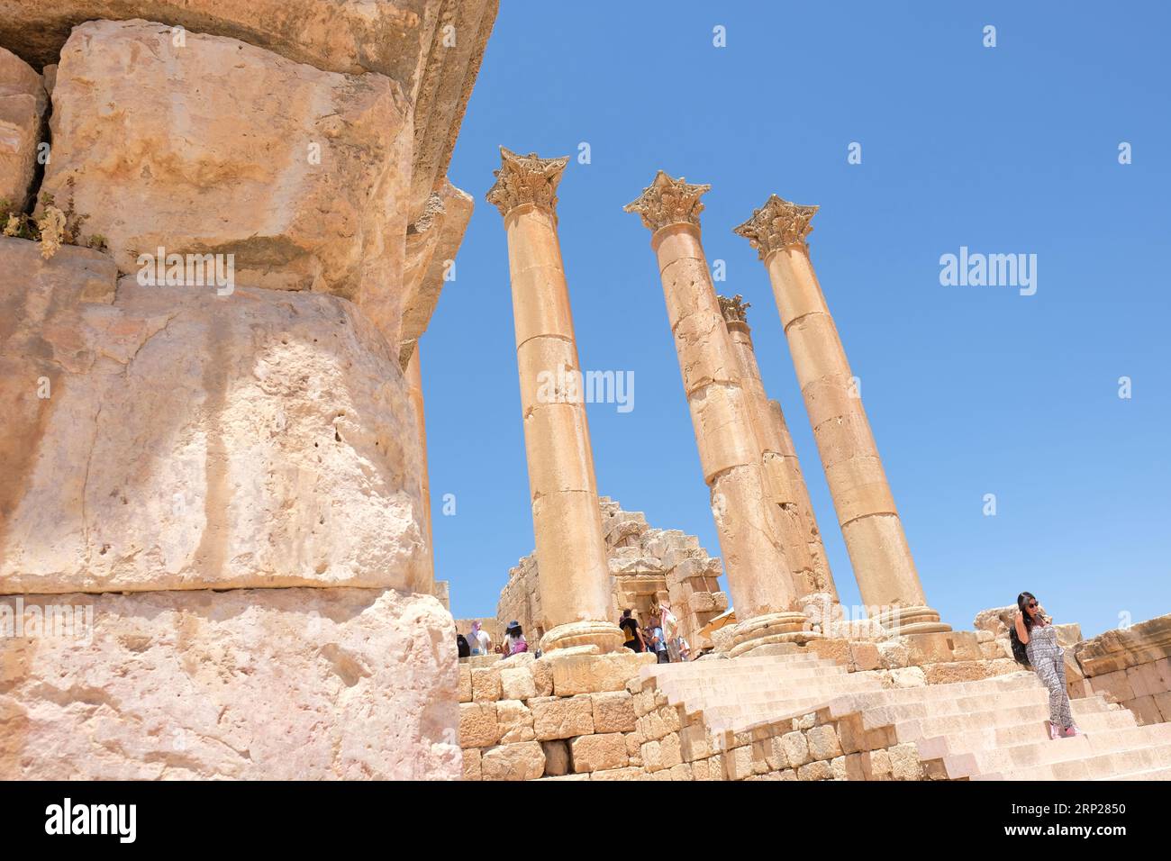 Jerash Jordan visiterà le antiche rovine romane del Tempio di Artemide nell'agosto 2023 Foto Stock