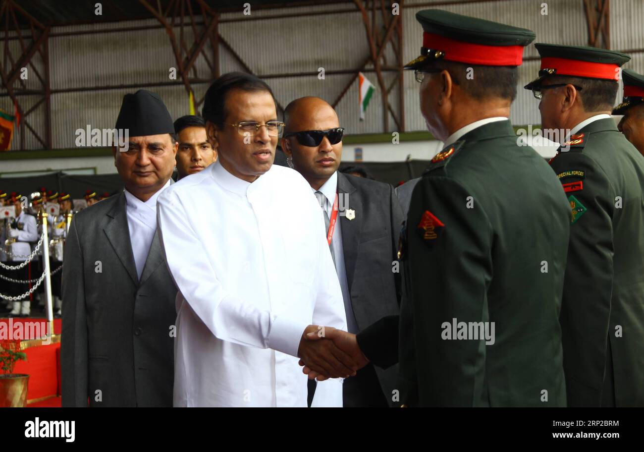 (180829) -- KATHMANDU, 29 agosto 2018 -- il presidente dello Sri Lanka Maithripala Sirisena arriva a partecipare al vertice dell'iniziativa per la cooperazione tecnica ed economica multisettoriale (BIMSTEC) del Bay of Bengal, presso l'aeroporto internazionale Tribhuvan di Kathmandu, Nepal, il 29 agosto 2018. BIMSTEC vedrà il suo quarto vertice nella capitale del Nepal Kathmandu il 30 e 31 agosto. ) (QXY) NEPAL-KATHMANDU-BIMSTEC SUMMIT-SRI LANKA PRESIDENTE-ARRIVO SUNILXSHARMA PUBLICATIONXNOTXINXCHN Foto Stock
