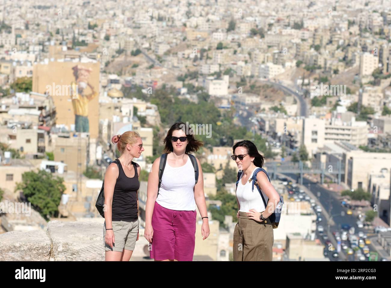 Le donne di Amman Jordan che visitano la Cittadella si godono la vista