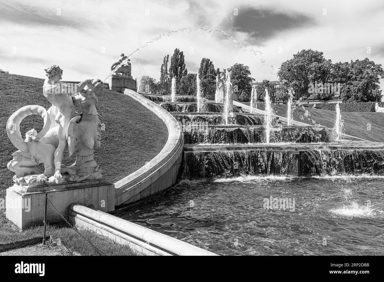 Fontane e cascate nel giardino del Belvedere, fotografia in bianco e nero, Vienna, Austria Foto Stock