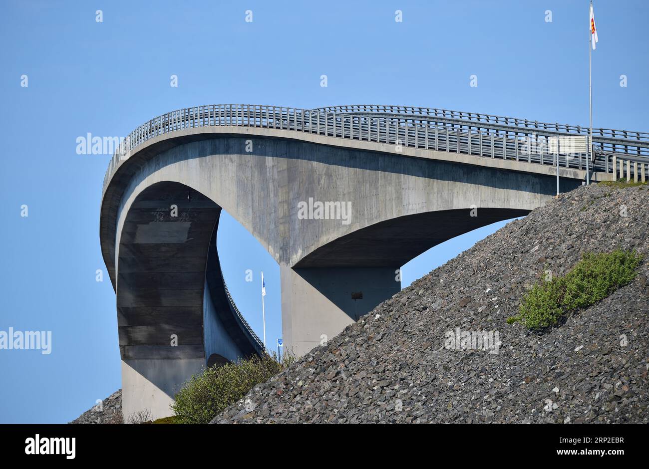 Il ponte Storseisund sulla Atlantic Road in Norvegia Foto Stock