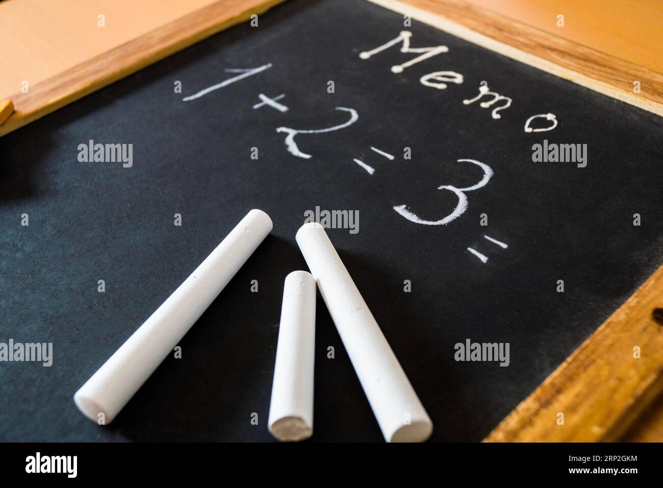 Operazione matematica lavagna scritta Foto Stock
