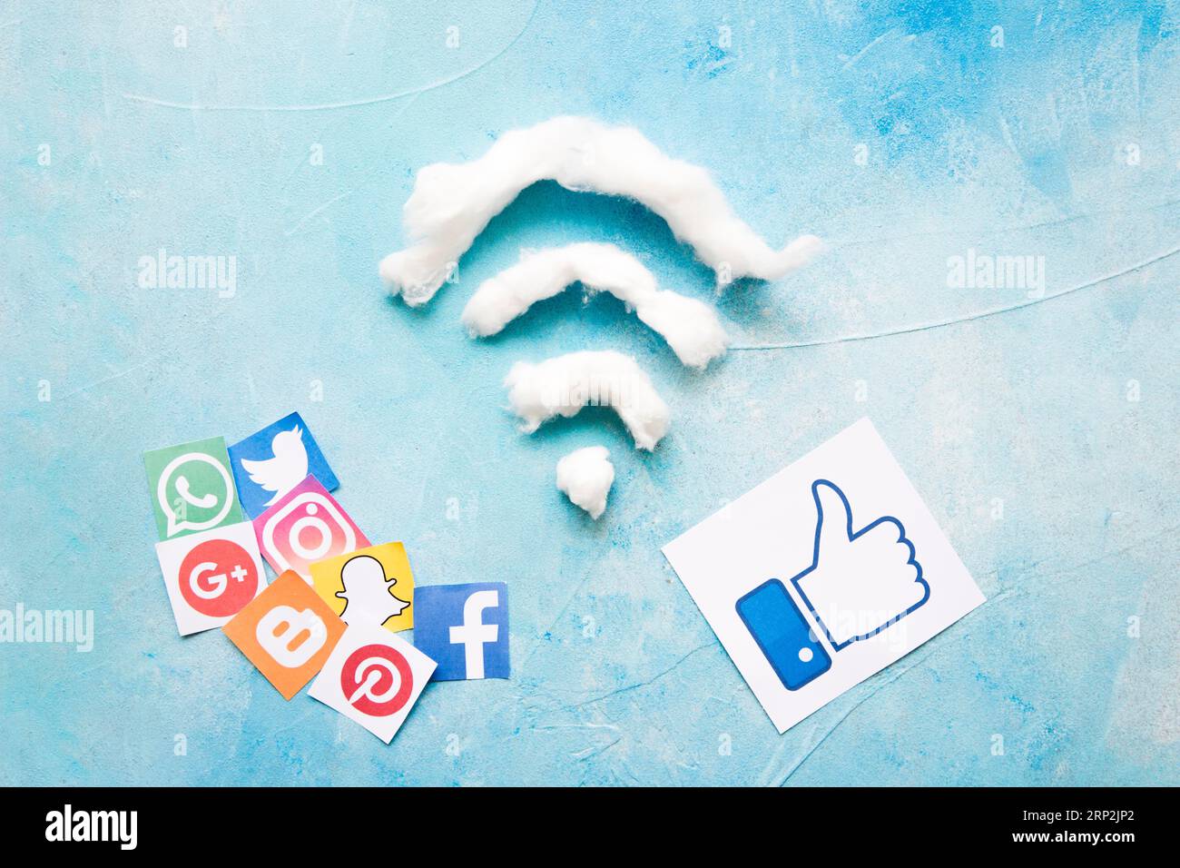 Icona di visualizzazione dei social media con elevazione simbolo wi-fi Foto Stock