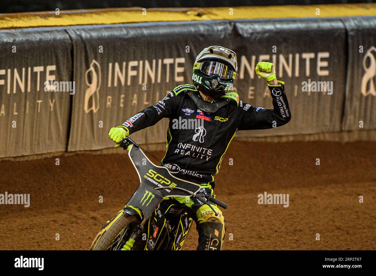 Martin Vaculik (54) celebra la sua vittoria nel Grand Prix a Cardiff durante il FIM Speedway Grand Prix di Gran Bretagna al Principality Stadium di Cardiff sabato 2 settembre 2023. (Foto: Ian Charles | mi News) crediti: MI News & Sport /Alamy Live News Foto Stock