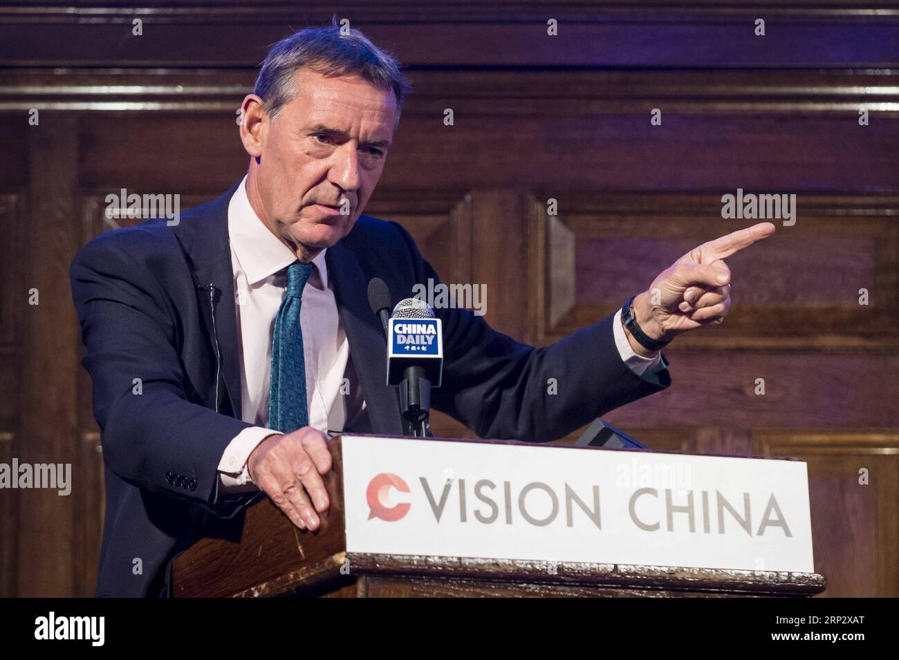 (180913) -- LONDRA, 13 settembre 2018 -- Jim o Neill, presidente del rinomato think tank britannico Chatham House, parla durante un forum a tema 40 Years On: China and the World in London, Britain, il 13 settembre 2018. Alcuni tra i più rinomati studiosi britannici di giovedì hanno parlato molto della riforma e della politica di apertura della Cina che, iniziata 40 anni fa, continua a trasformare la contea stessa e ad avere un impatto sul mondo in generale. REGNO UNITO-LONDRA-FORUM-LA RIFORMA E L'APERTURA DI STEPHENXCHUNG PUBLICATIONXNOTXINXCHN Foto Stock