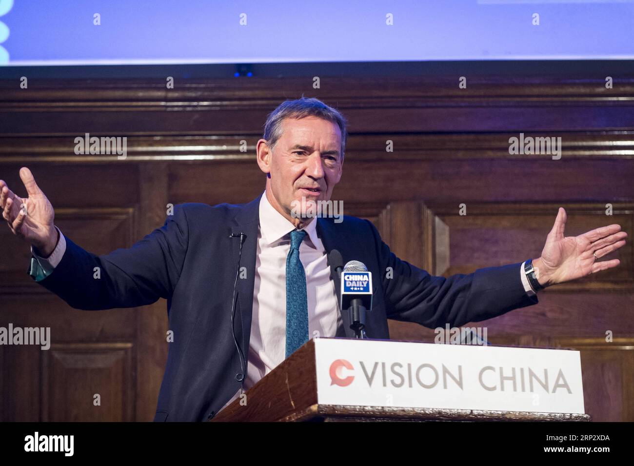 (180913) -- LONDRA, 13 settembre 2018 -- Jim o Neill, presidente del rinomato think tank britannico Chatham House, parla durante un forum a tema 40 Years On: China and the World in London, Britain, il 13 settembre 2018. Alcuni tra i più rinomati studiosi britannici di giovedì hanno parlato molto della riforma e della politica di apertura della Cina che, iniziata 40 anni fa, continua a trasformare la contea stessa e ad avere un impatto sul mondo in generale. REGNO UNITO-LONDRA-FORUM-LA RIFORMA E L'APERTURA DI STEPHENXCHUNG PUBLICATIONXNOTXINXCHN Foto Stock