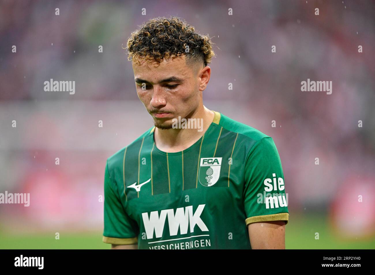 Ruben Vargas FC Augsburg FCA (16) deluso, ritratto, Allianz Arena, Monaco, Bayern, Germania Foto Stock