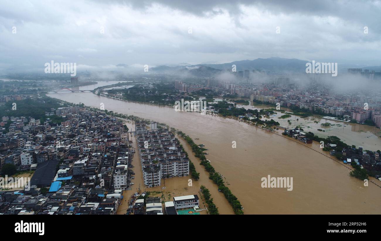 (180917) -- YANGJIANG, 17 settembre 2018 -- foto aerea scattata il 17 settembre 2018 mostra l'alluvione nella città di Yangchun, nella provincia del Guangdong della Cina meridionale. Un'inondazione scatenata dalla pioggia ha colpito Yangchun a causa dell'influenza del super tifone Mangkhut. )(mcg) CHINA-GUANGDONG-YANGCHUN-TYPHOON MANGKHUT-FLOOD (CN) ZhangxJiayang PUBLICATIONxNOTxINxCHN Foto Stock