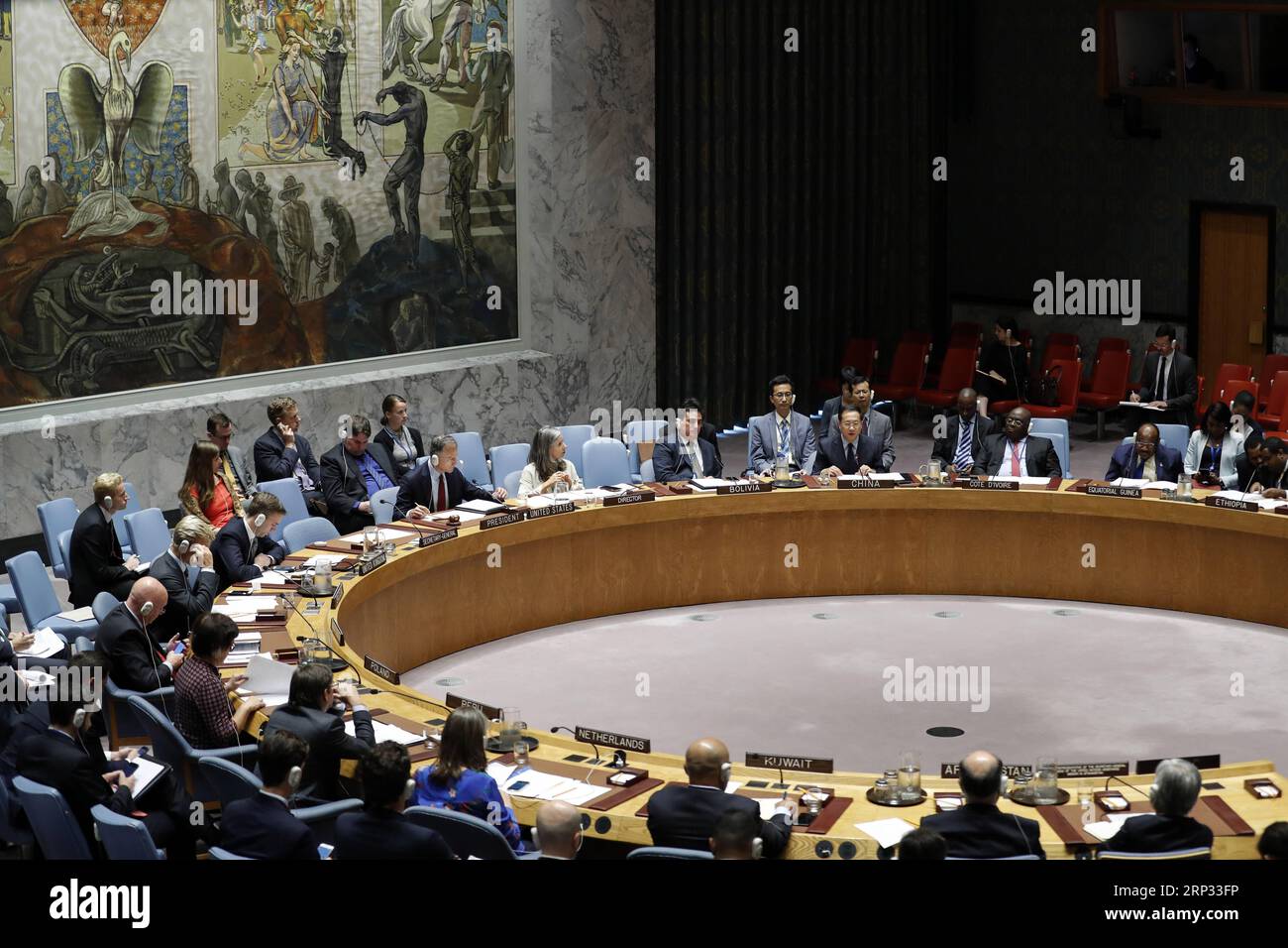 (180918) -- NAZIONI UNITE, 18 settembre 2018 -- foto scattata il 17 settembre 2018 mostra una visione generale della riunione del Consiglio di sicurezza delle Nazioni Unite sulla situazione in Afghanistan presso la sede delle Nazioni Unite a New York. Il principale inviato delle Nazioni Unite in Afghanistan ha espresso preoccupazione lunedì per le sfide politiche che ha detto potrebbero far deragliare le elezioni parlamentari nel paese devastato dalla guerra il mese prossimo. ) RIUNIONE DEL CONSIGLIO DI SICUREZZA delle Nazioni Unite - AFGHANISTAN LixMuzi PUBLICATIONxNOTxINxCHN Foto Stock