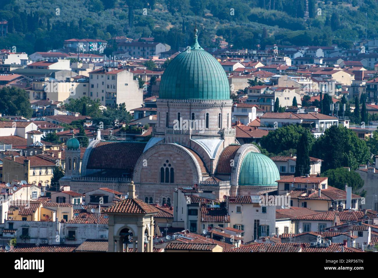 La cupola verde della Sinagoga e Museo Ebraico (Sinagoga e Museo Ebraico di Firenze) spicca nello skyline della città di Firenze. Si trova in via lui Foto Stock